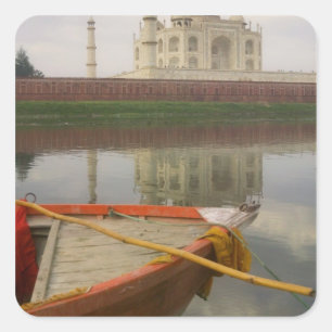 Pegatina Cuadrada Canoa en el agua con Taj Mahal, Agra, India