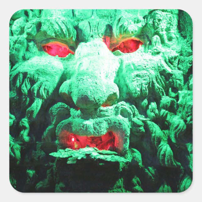 Pegatina Cuadrada Cara mascarada aterradora en roca (Anverso)