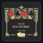 Pegatina Cuadrada Casino Royale Great Gatsby 40 cumpleaños<br><div class="desc">¡CUALQUIER EDAD! Diseño de tarjetas Royal, Vintage Gran Gatsby y Casino. Presenta un Gran Gatsby, una forma de estilo Hollywood Art Deco de los años 20 de Roaring, una imitación real de oro más libre de lis, fuentes vintage, un par de dados, también, jugando trajes de cartas con bordes dorados....</div>