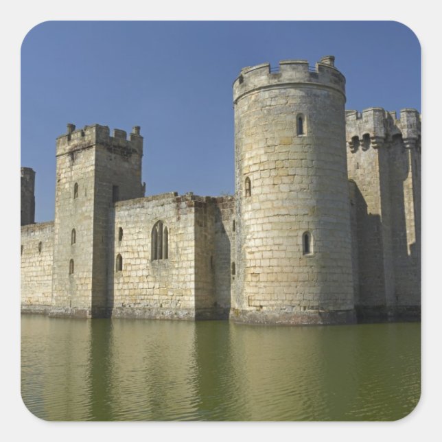 Pegatina Cuadrada Castillo de Bodiam (1385), reflejado en foso, Este (Anverso)