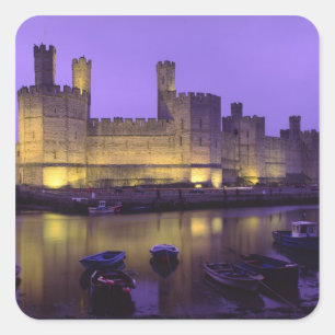 Pegatina Cuadrada Castillo de Caernarfon, de noche, Gwynedd, Gales