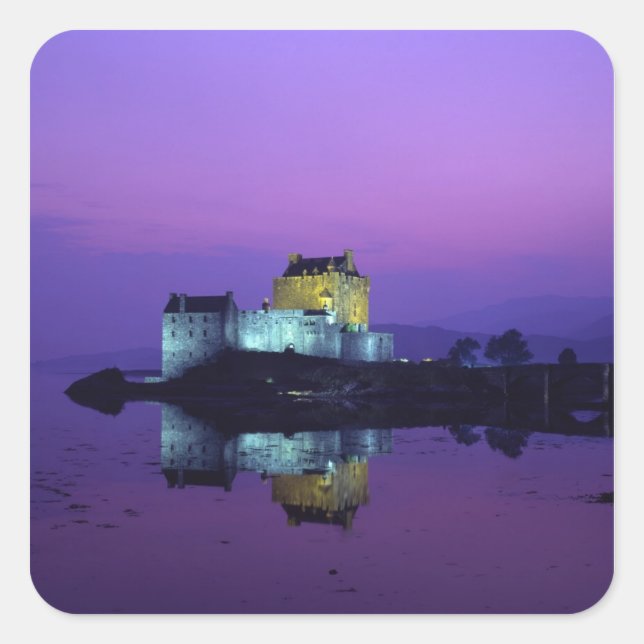 Pegatina Cuadrada Castillo Eilean Donan, tierras altas, Escocia (Anverso)