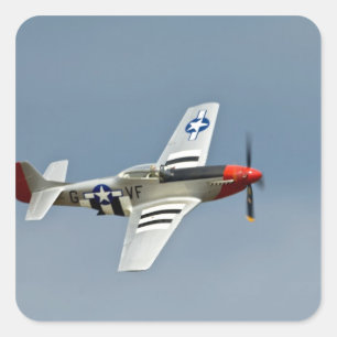 Pegatina Cuadrada Caza P-51D Mustang con marcas del Día D volando