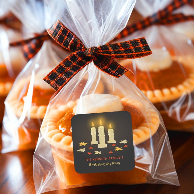 Pegatina Cuadrada Cena de Acción de Gracias con velas cálidas y colo (Subido por el creador)