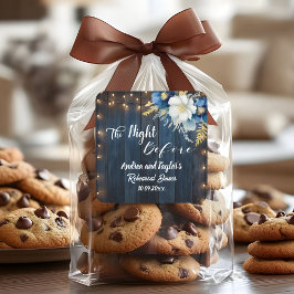 Pegatina Cuadrada Cena de ensayo floral blanco de madera azul rústic