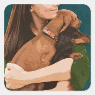 Pegatina Cuadrada Chica está abrazando a dos dachshunds Abrazando tu