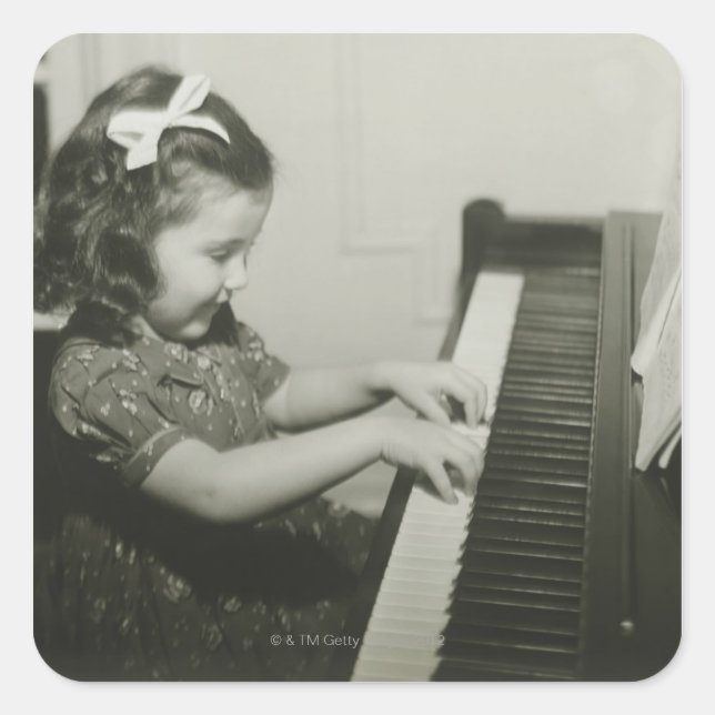 Pegatina Cuadrada Chica jugando al piano (Anverso)