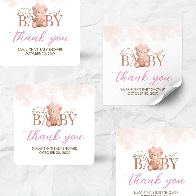 Pegatina Cuadrada Chica Podemos Esperar Beber (We Can Bearly Wait Pink Bear Baby Shower Sticker)
