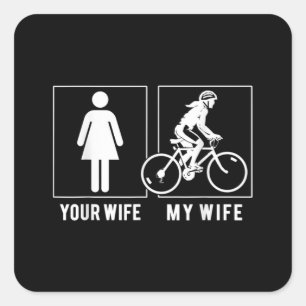 PEGATINA CUADRADA CICLISMO DIVERTIDO - TU ESPOSA - MI ESPOSA CICLIST