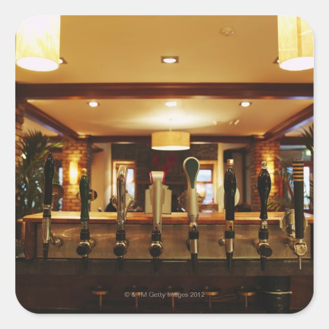 Pegatina Cuadrada Cierre de los grifos de cerveza del bar (Anverso)