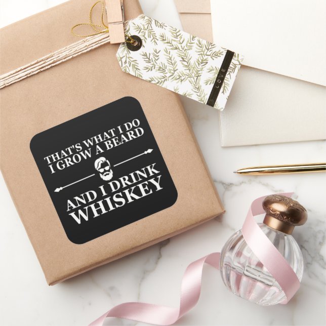 Pegatina Cuadrada Citas de Whiskey con graciosos dichos barbudos (Regalar)
