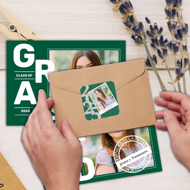 Pegatina Cuadrada Clase Elegante de 2025 Foto Verde Graduación (Elegant Class of 2025 Photo Green Graduation Square Sticker)