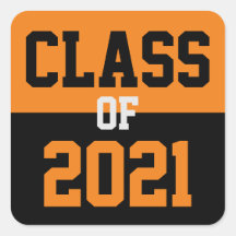 Clase naranja y negra de graduación en 2024