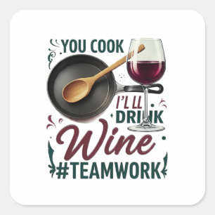 Pegatina Cuadrada Cocina, bebo vino. Trabajo en equipo.