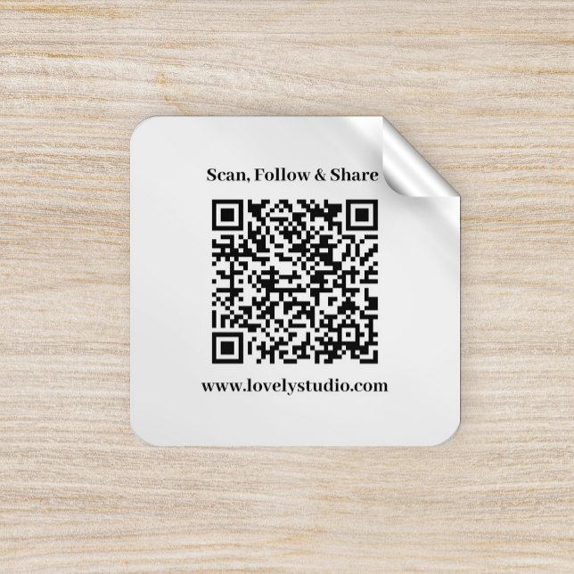 Pegatina Cuadrada Código QR y personalizado a sus pegatinas de texto (#zazzlemade #QRcode #addqrcode #CustomQRCode #template #customtext #blackandwhite #modern)