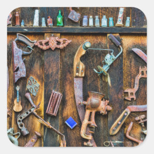 Pegatina Cuadrada Colección de antigüedades en la pared