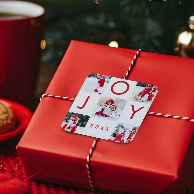 Pegatina Cuadrada Collage de fotos de familia de tablero de ajedrez  (Modern Red Joy Checkerboard Family Photo Collage Square Sticker)