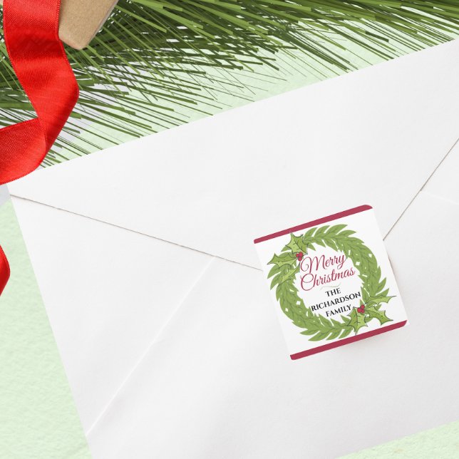 Pegatina Cuadrada Corona moderna verde Feliz Navidad Personalizada (Modern Green Wreath Merry Christmas Personalized Square Sticker holiday envelope card label)