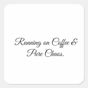 Pegatina Cuadrada Corriendo con Café y Caos Puro.