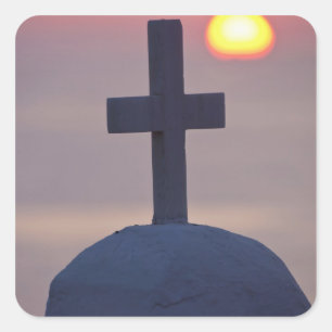 Pegatina Cuadrada Cruce sobre la iglesia al atardecer, Mykonos,
