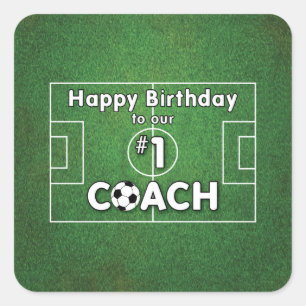 Pegatina Cuadrada Cumpleaños de entrenador de fútbol con campo de hi