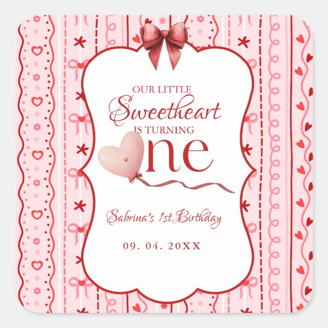 Pegatina Cuadrada Cumpleaños de San Valentín del bebé en su primer c (Anverso)