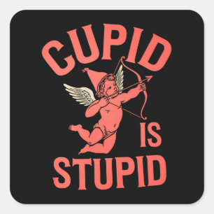 Pegatina Cuadrada Cupido Es Estúpido Divertido Día de San Valentín
