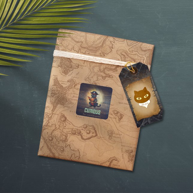 Pegatina Cuadrada Curioso gato pirata dicta misterios antiguos. (Curious pirate cat deciphers ancient mysteries squ square sticker)