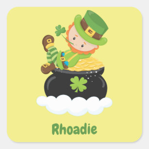 Pegatina Cuadrada Cute Leprechaun en una olla de oro