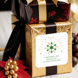 Pegatina Cuadrada Cute Sophisticated Gold & Green Snowflake Spanish<br><div class="desc">Cute Sophisticated Faux Golden & Green Snowflake Christmas Winter Square Stickers in Spanish. Enhance your holiday celebrations with our elegant square snowflake stickers in faux gold and green, designed with texts in Spanish. Each sticker features a sophisticated snowflake in a charming faux gold finish, complemented by a green background that...</div>