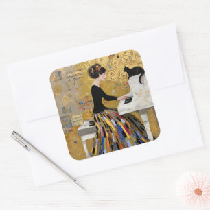 Pegatina Cuadrada Dama de Klimt al piano con gato negro en oro