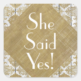 Pegatina Cuadrada Damasco de Oro Vintage y Madera Blanca Dijo Sí