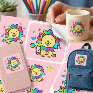 Pegatina Cuadrada Dibujo animado de león Kawaii sonriente con maripo