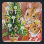 Pegatina Cuadrada Dickens Christmas Tree Trimming Mouse Art<br><div class="desc">"Navidades de pollo ratones No. 7 - "O Christmas Tree" Watercolor Art Square Pegatina del artista Jean Weiner "Dickens Navidad Mice No. 7 - "O Christmas Tree" (O Árbol de Navidad) presenta ratones extravagantes del clásico cuento A Navidades Carol. Estos ratones están decorando su árbol de Navidad con velas, guirnaldas...</div>