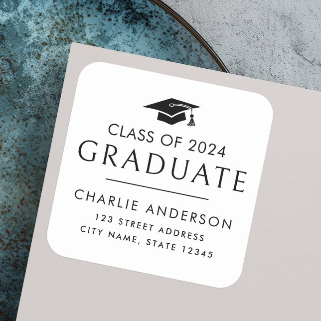 Pegatina Cuadrada Dirección de retorno de blancos de la graduación d (Graduate year graduation cap white return address square sticker)