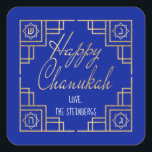 Pegatina Cuadrada Diseño Art Deco Chanukkah Blue and Gold<br><div class="desc">Plaza de Pegatinas "Chanukah Happy/Gold". ¡Diviértase usando a estos pegatinas como topes de pasteles, etiquetas de regalo, cierres de bolsos de favores o lo que sea que haga que sus festividades se rompan! El color de fondo se puede cambiar seleccionando un color diferente de los swatches de color. Personalice eliminando...</div>