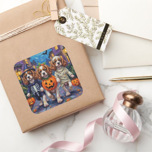 Pegatina Cuadrada Disfraces de Halloween para Cavalier King Charles  (Regalar)