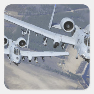Pegatina Cuadrada Dos aviones Thunderbolt II del A-10C vuelan en for
