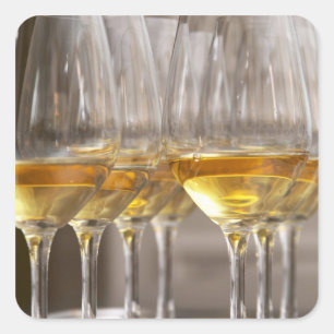 Pegatina Cuadrada dos filas de copas para degustación de vino con lu