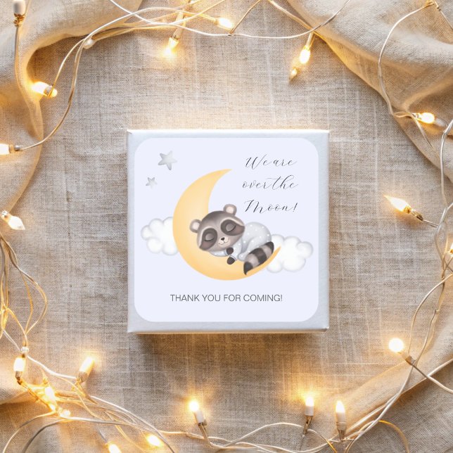 Pegatina Cuadrada Dreamy Over the Moon Raccoon Boy Baby Shower (Dreamy Over the Moon Raccoon Boy Baby Shower Square Sticker)