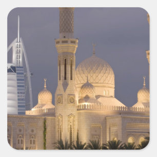 Pegatina Cuadrada EAU, Dubái. Mezquita por la tarde con Burj al Arab