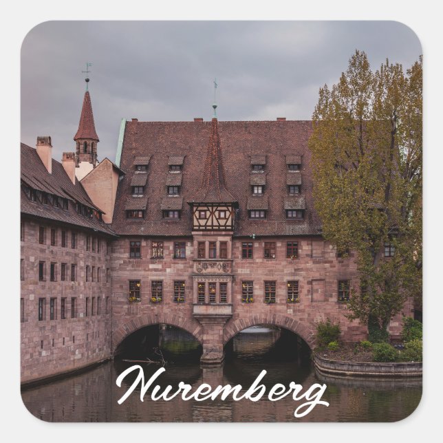 Pegatina Cuadrada Edificio histórico al atardecer en Nuremberg, Alem (Anverso)