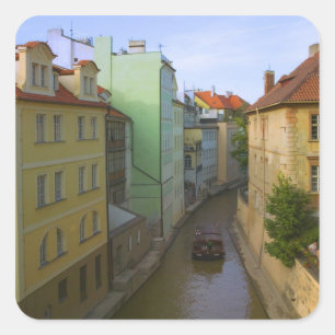 Pegatina Cuadrada Edificios históricos con canal, Praga, Checa