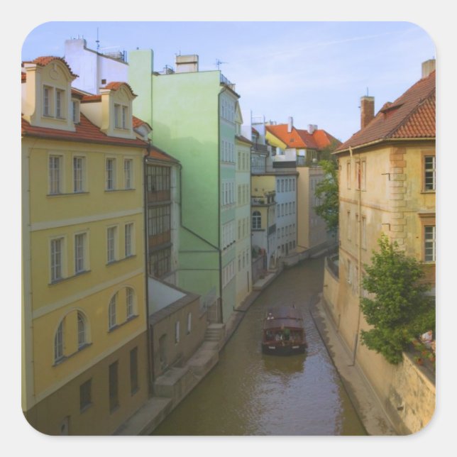 Pegatina Cuadrada Edificios históricos con canal, Praga, Checa (Anverso)