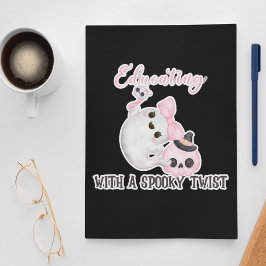 Pegatina Cuadrada Educando con un giro espeluznante profesor de Hall