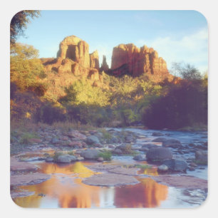 Pegatina Cuadrada EE. UU., Arizona, Sedona. Cathedral Rock reflejand