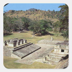 Pegatina Cuadrada El Ballcourt en la plaza principal, período