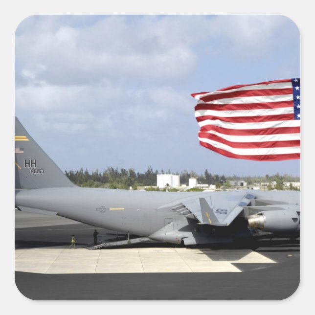 Pegatina Cuadrada El C-17 Globemaster III se sienta en la línea de v (Anverso)