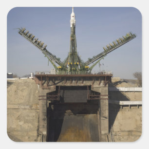 Pegatina Cuadrada El cohete Soyuz se erige en la posición 3