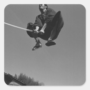 Pegatina Cuadrada El guerrero del samurai salta ataque con una